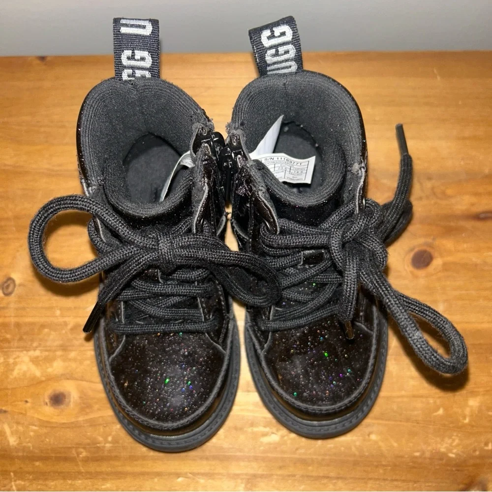 UGG Kids Robley Black Sparkle Boots Size 7C - Picture 2 of 9